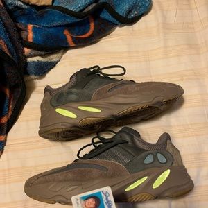 Yeezy 700 Mauve